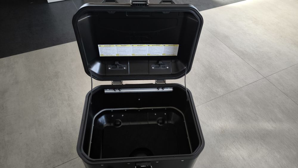 Kufer centralny aluminiowy GIVI TREKKER DOLOMITI 46 litr.