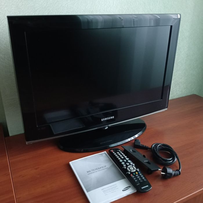 ЖК- Телевізор Samsung LE26A450 з кронштейном, робочий стан.