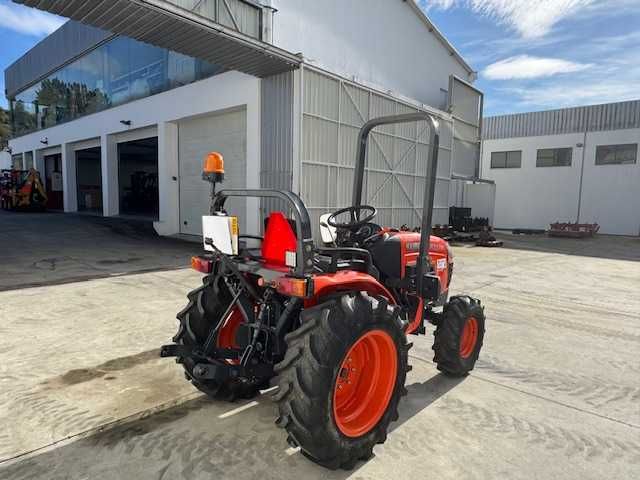 Trator Kubota B2530