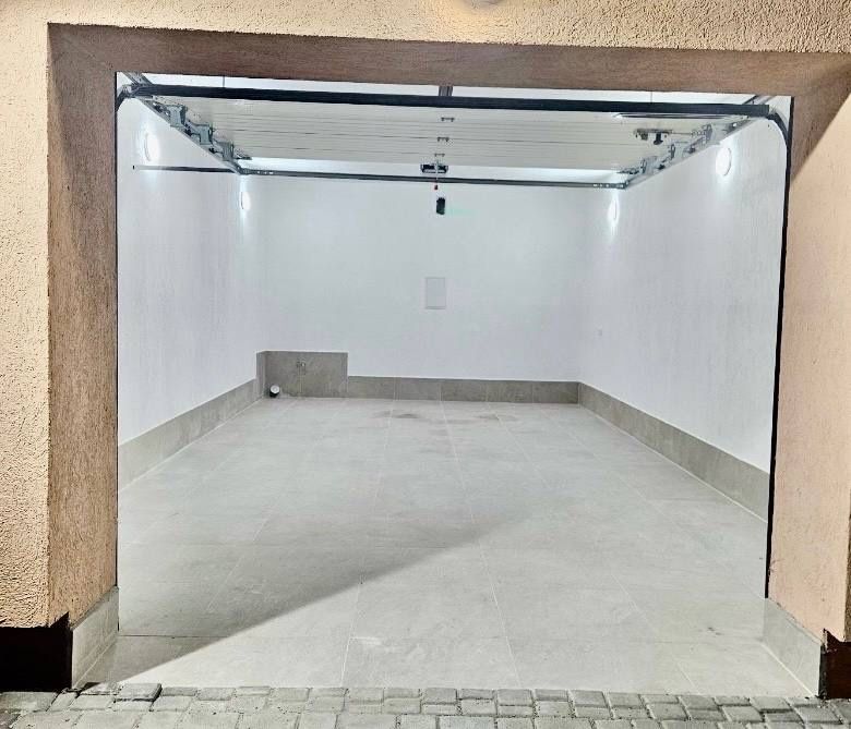 Продається в центр.частин.в новобуд.з світлом,водою.