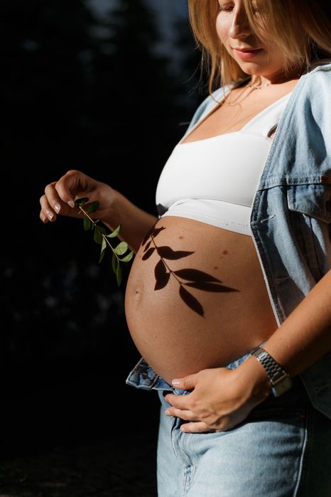 Сімейний фотограф вагітність, материнство, студійна зйомка відеограф