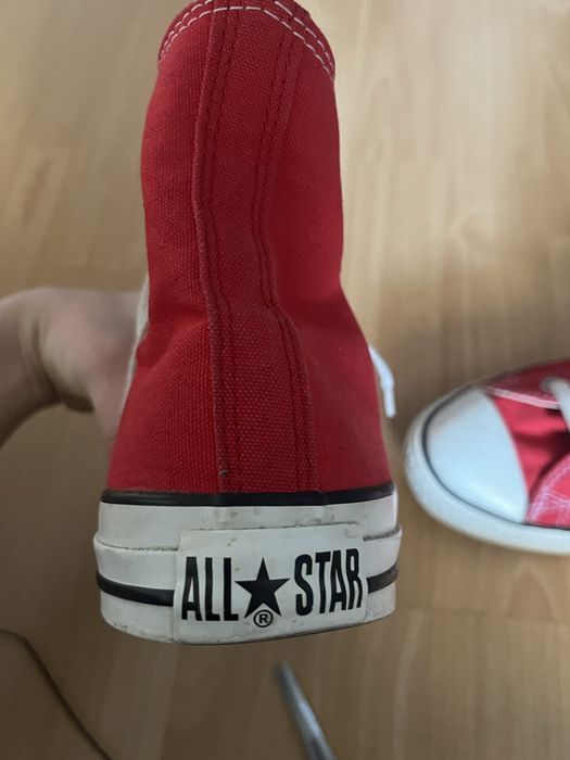 Orginalne conversy z kolorze czerwonym