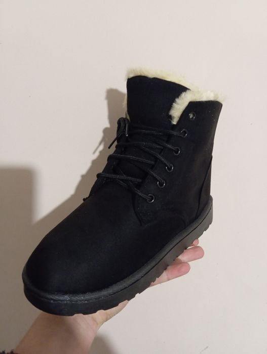 Легенькі зимові черевики