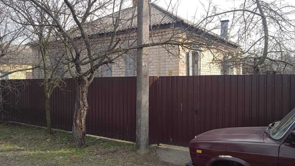 Продається двоповерховий будинок.