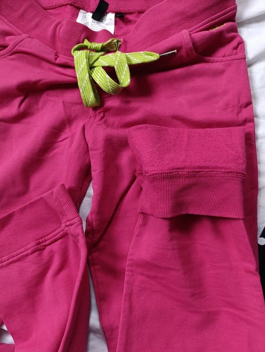 Нові штани для дівчаток.