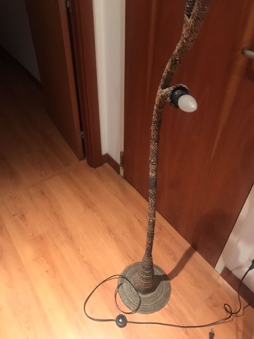 Candeiro em ferro revestido a cordame