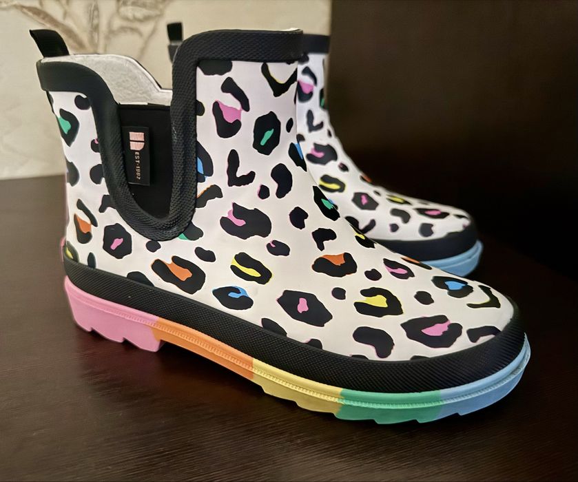 Продам резиновые сапоги next