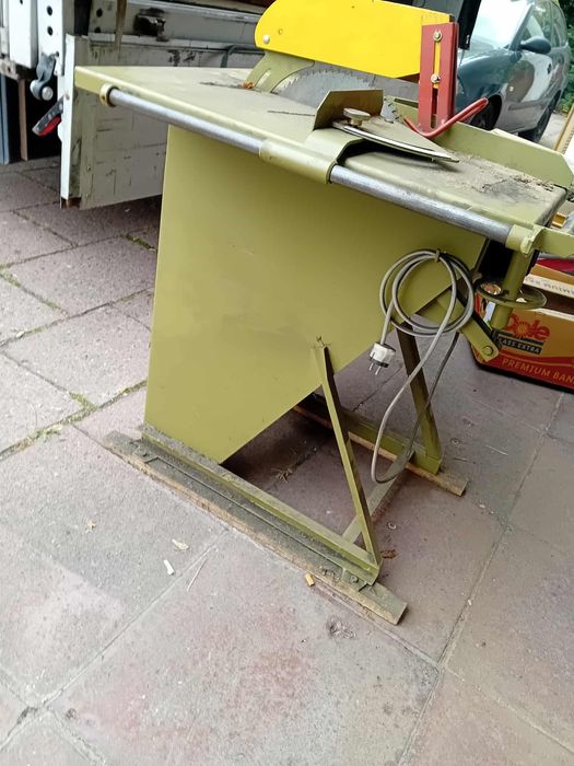 Pila stolowa krajzega