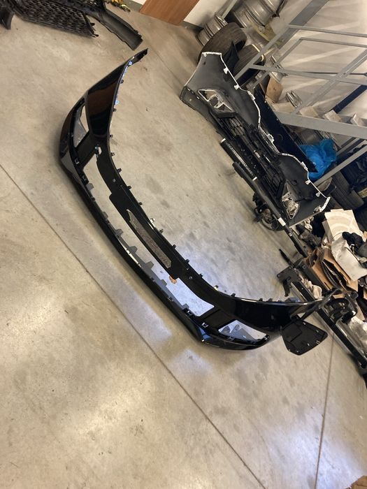 Zderzak przedni przód mercedes eqv viano pod pdc caly