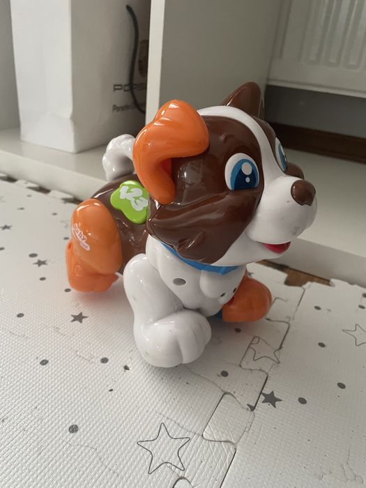 Clementoni piesek interaktywny.