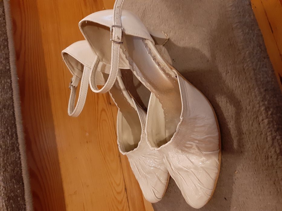 Buty damskie  ecru 37