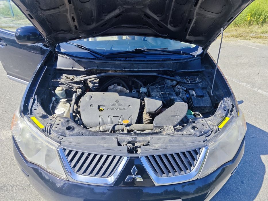 Mitsubishi Outlander 2 / 4x4 / 7 місць /