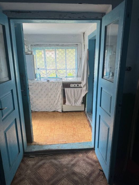 Продаж будинку з великою земельною ділянкою