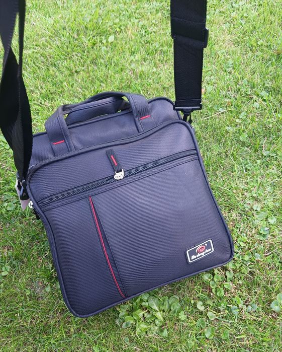 Czarna torba sportowa męska na dokumenty do pracy