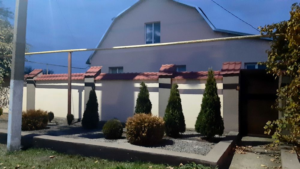 Продам комфортний будинок у тихому селі Трояндове