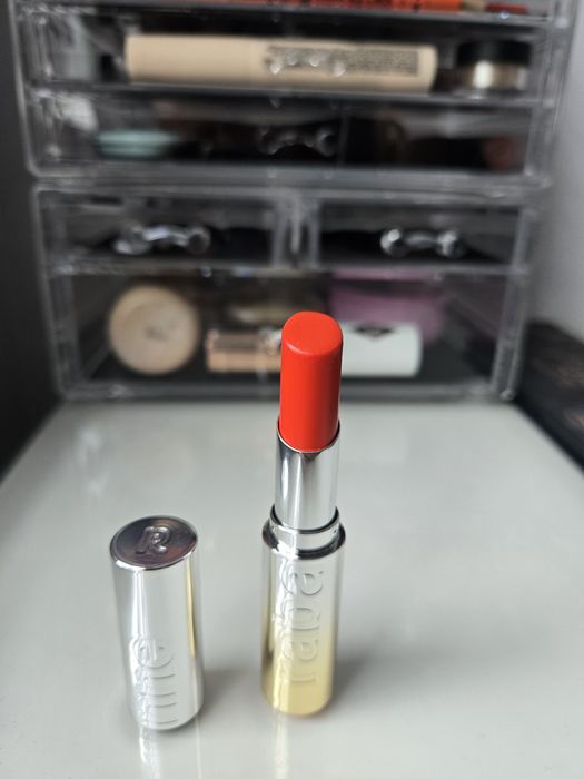 Szminka Dramalips Glassy, Rabanne Makeup 927 Safe Word