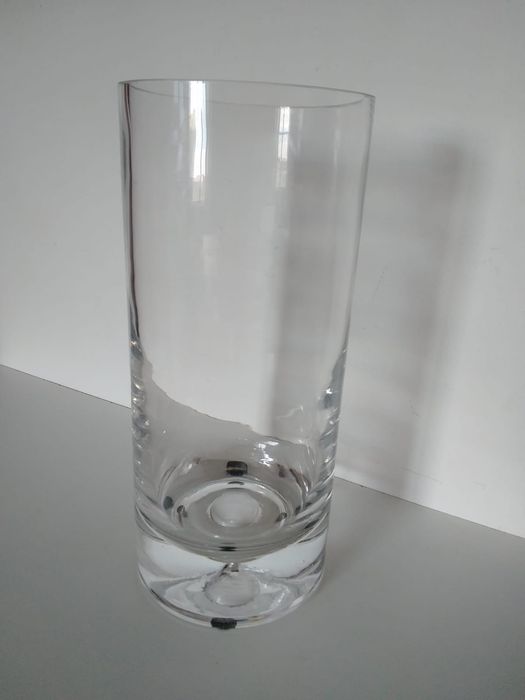 Vaso decorativo em vidro grosso, base antiderrapante (30cm)