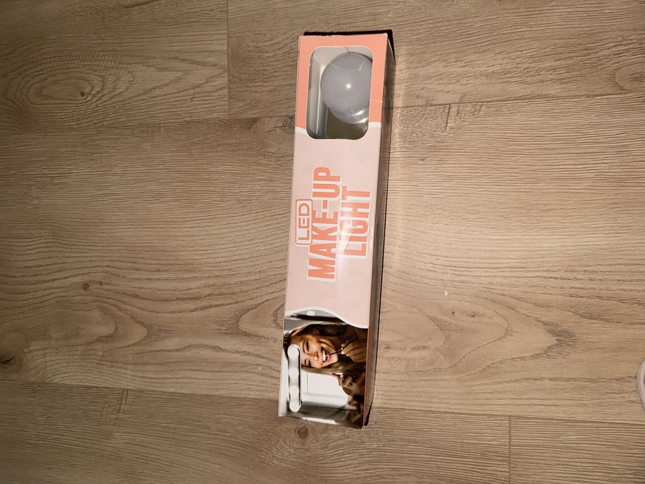 Lampa LED do toaletki