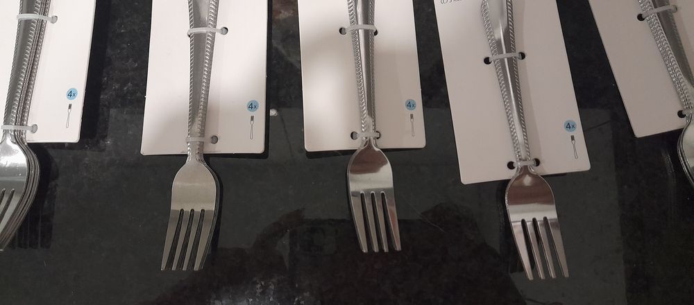 Vendo 50 garfos sobremesa NOVOS