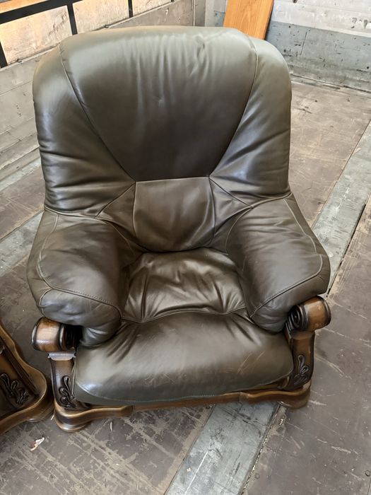 Кожаный диван + два кресла