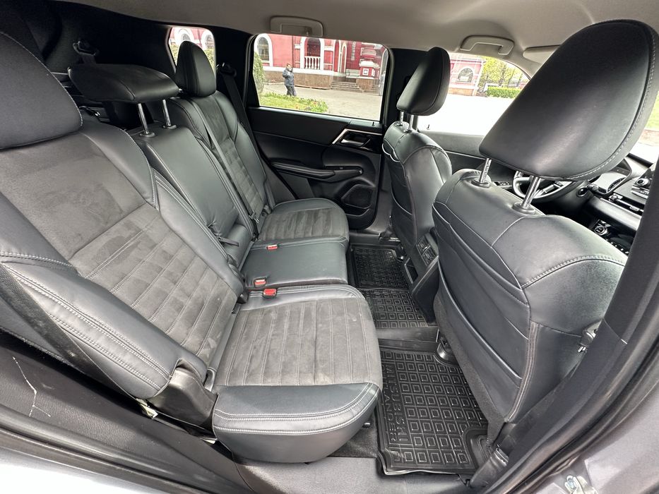 Продам Mitsubishi Outlander 2021 2022 2.5 передний привод 130.000 км