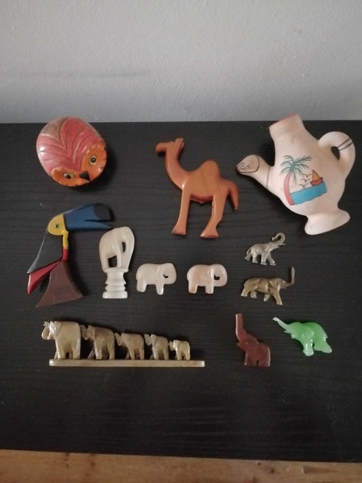 Peças de cobre, Mocho, elefantes e bibelots