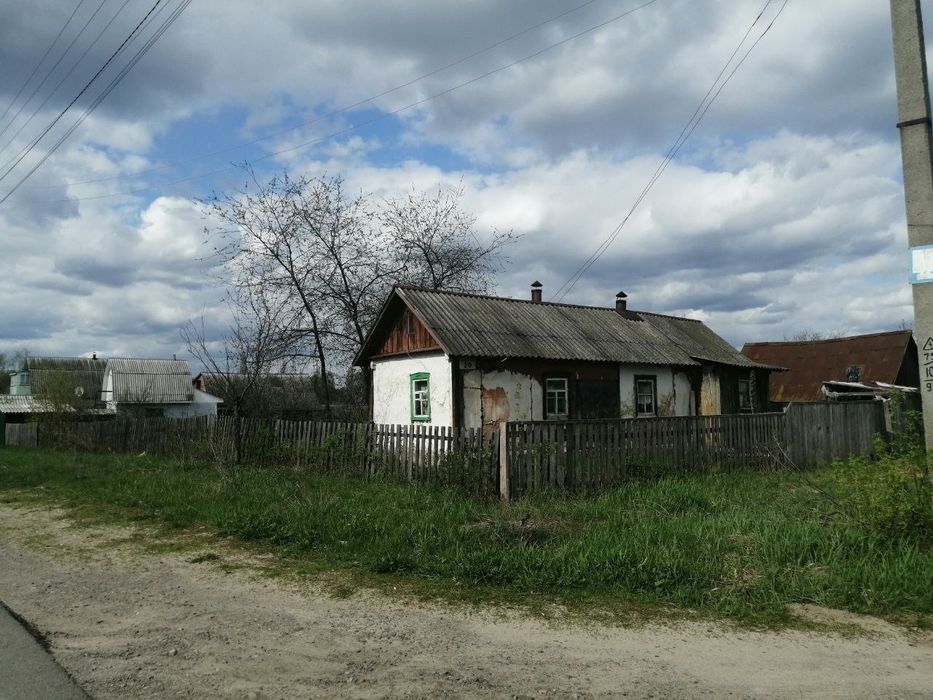 Невеликий будинок з 2 земельними ділянками