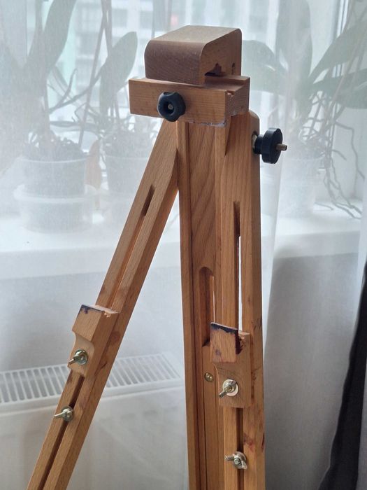 Мольберт-тринога. Новий