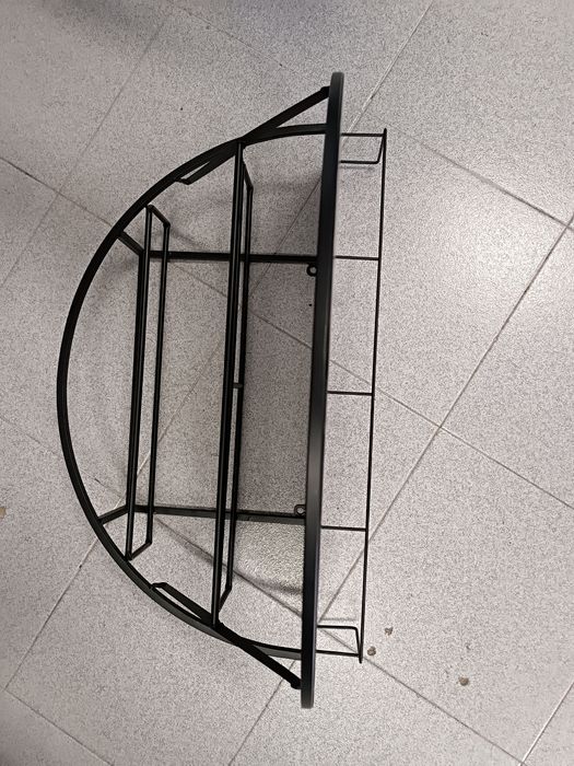 Porta garrafas com mesa rebativel