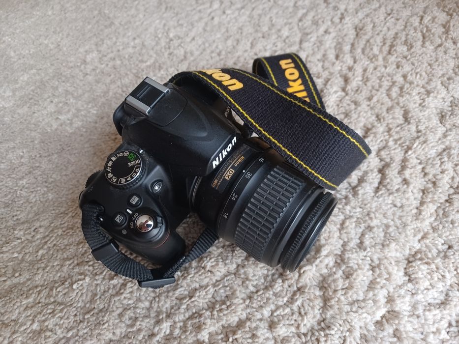 Nikon d3000 ładowarka i baterie.