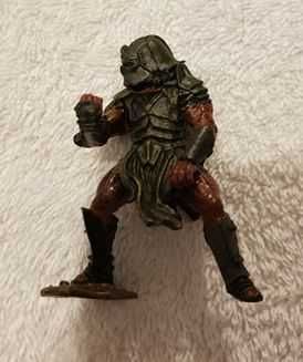 ork Uruk-hai na podstawce  figurka Władca Pierścieni The Lord Of Rings