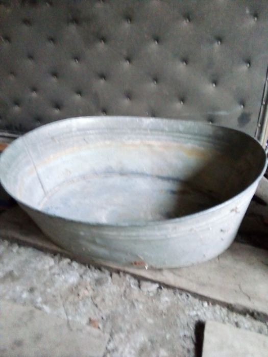 Продам ванну чугунная эмалированую тару, большие тазы