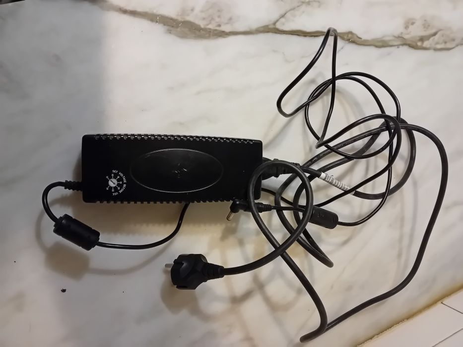 Adaptador Universal de Notebook/Portátil König Computer