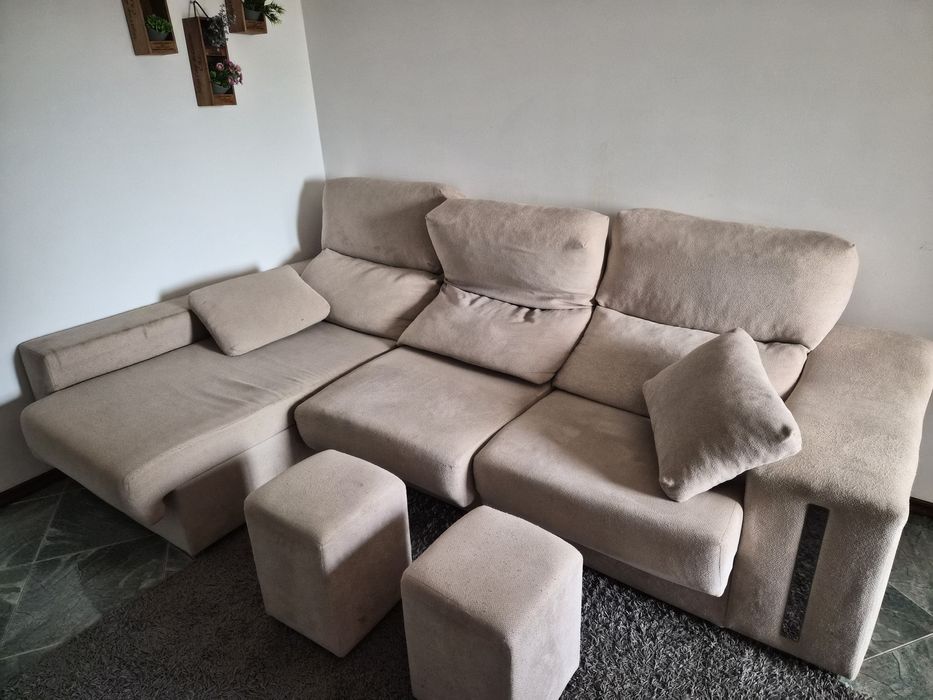 Vendo um sofá. Não é sofá-cama.