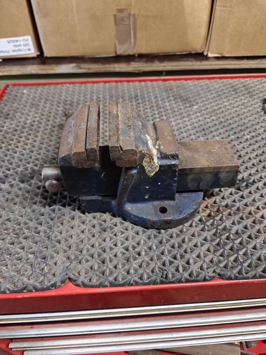 Torno de Bancada Antigo em Ferro Fundido - Muito Robusto