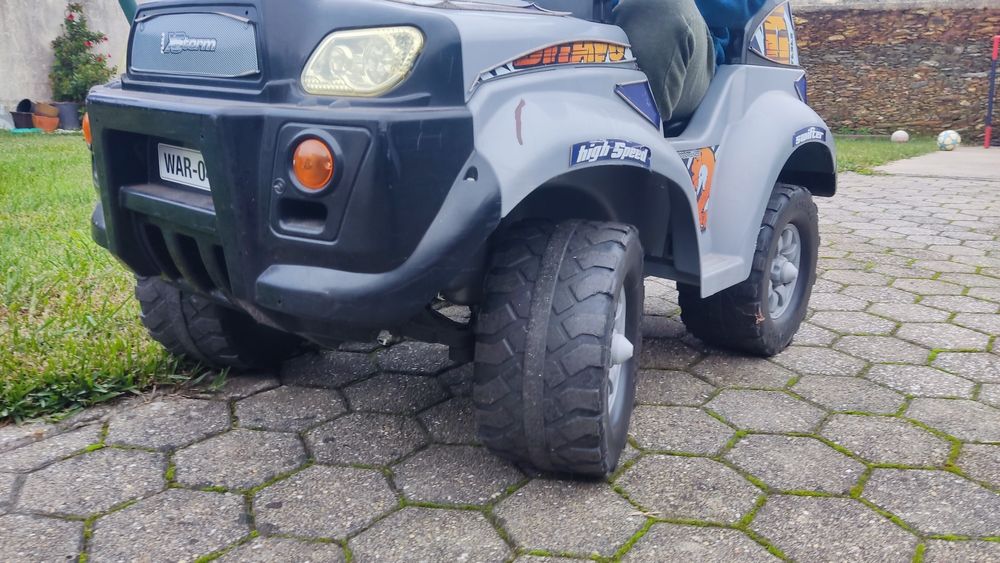 Vendo jipe para criança  Feber xstorm a bateria