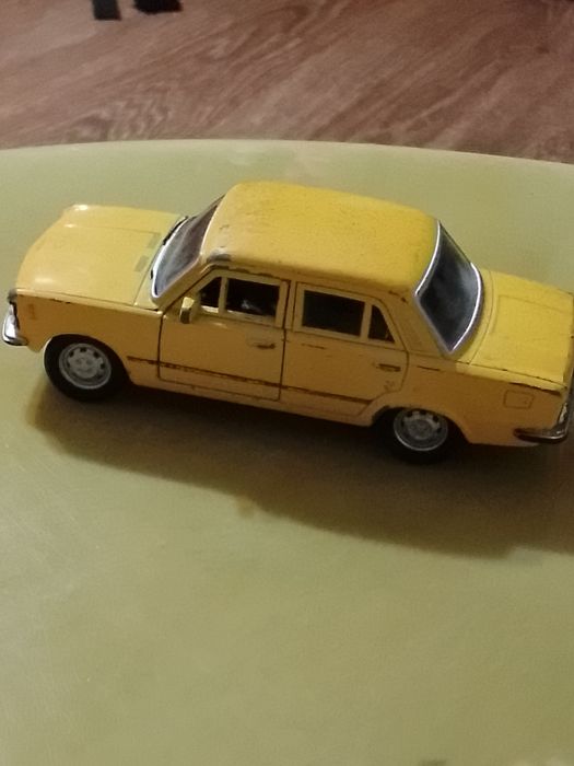 Samochodzik Fiat 125P.