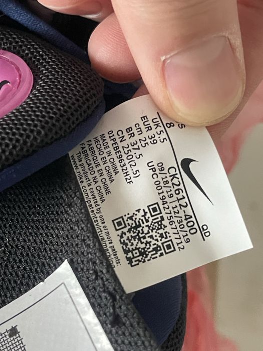 Продам оригинал женские кроссовки Nike W Air Max 2090 bleu vide/chrome