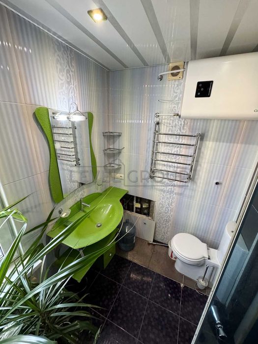 Продаж двохкімнатна квартира Виноградар з ремонтом недорого без% Київ