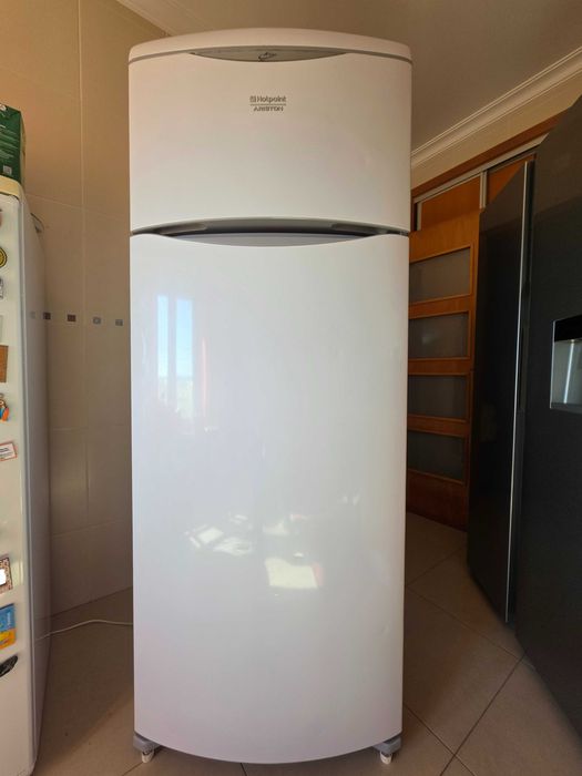 Frigorifico combinado Ariston Hotpoint - Class A+