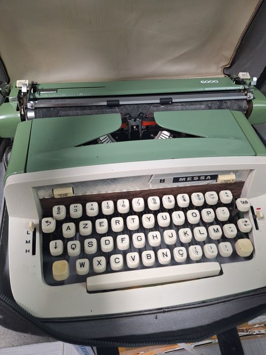Máquina de escrever Messa 6000