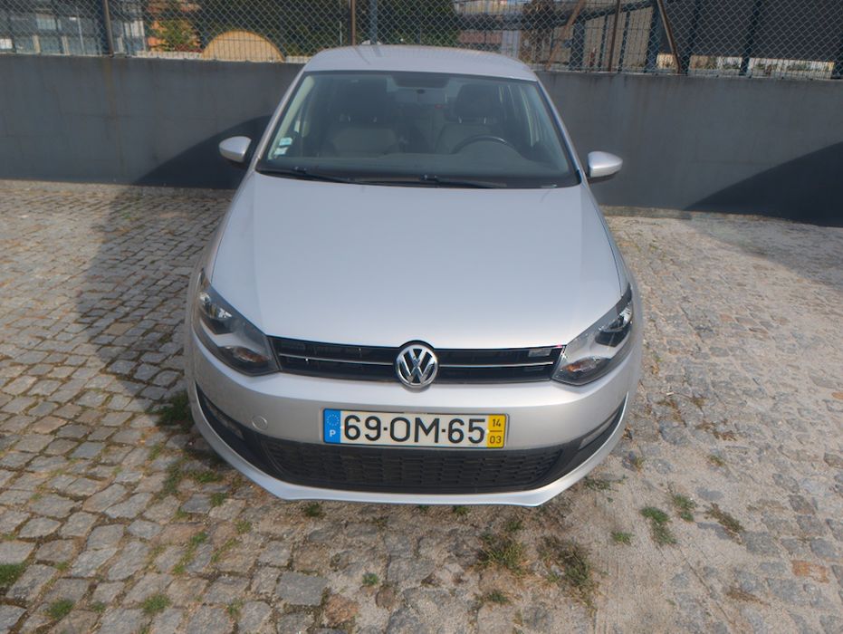 Volkswagen Polo 1.2 Gasolina 70 cv, de março de 2014, com apenas 90.000 km.