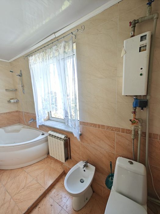 Продаж окремо стоячий будинок