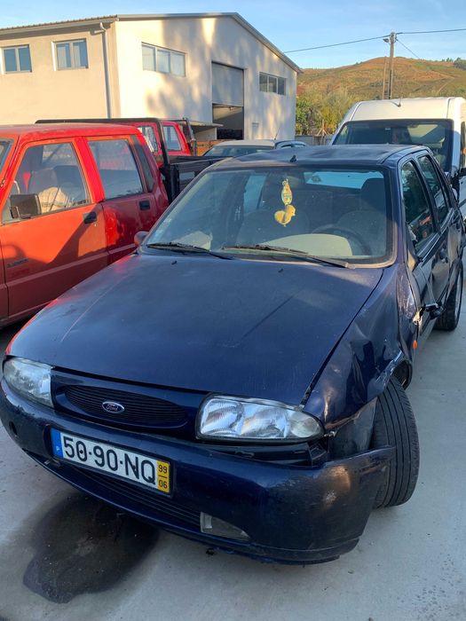 Ford Fiesta acidentado