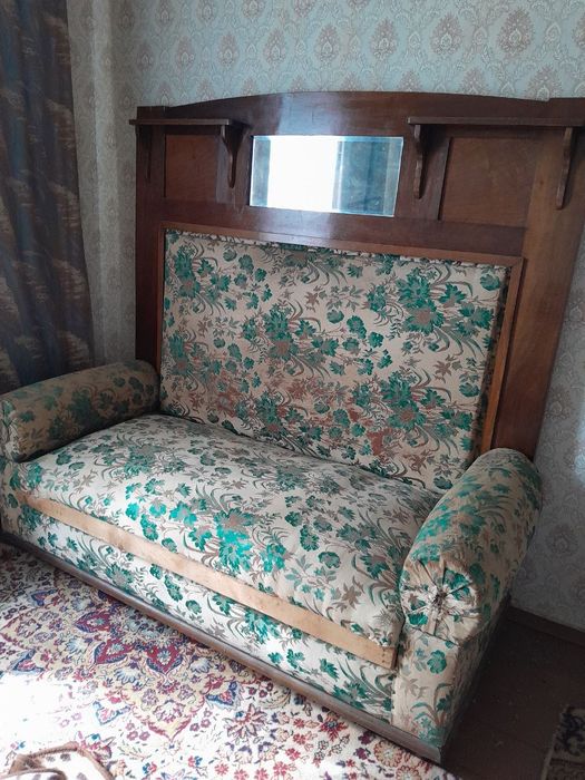 Кабiнетний диван, вiнтажний у вiдмiнному станi люкс. Самовивiз.