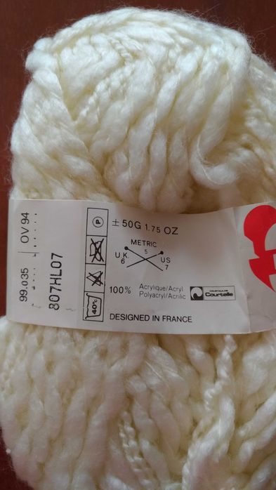 11 motków włóczki  100% acryl