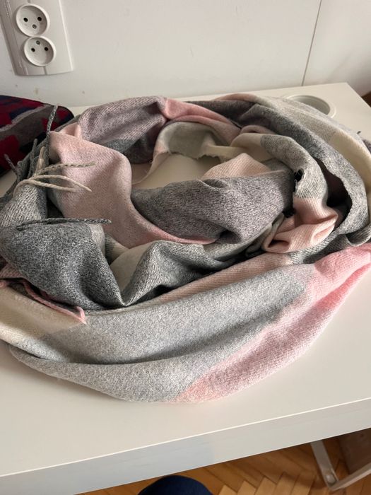 Шарф жіночий рожево-сірий клітинка