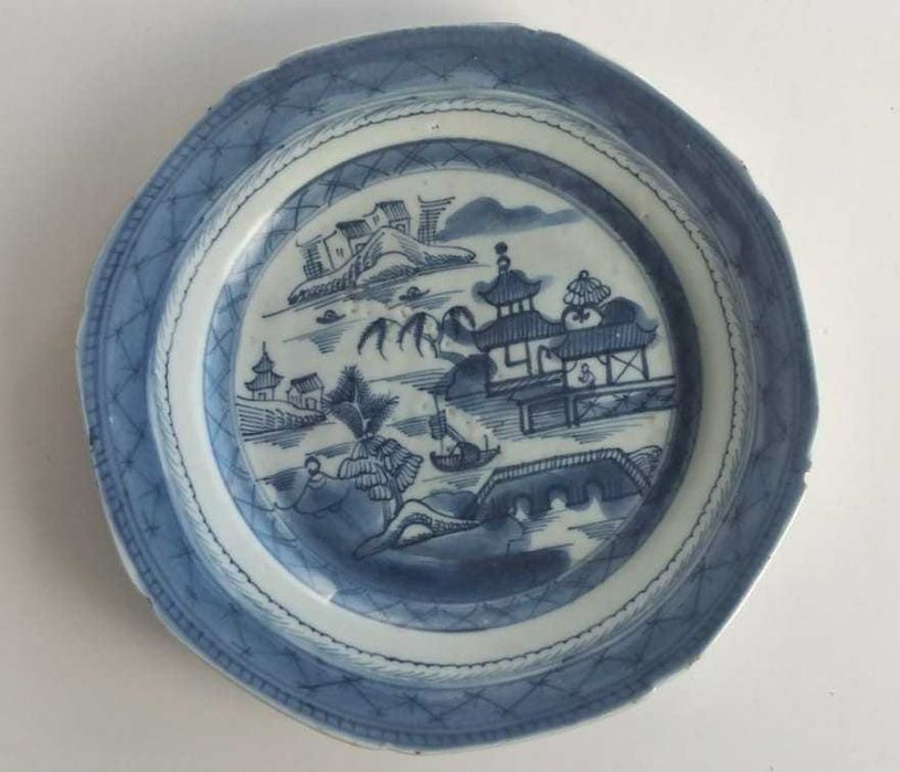 Prato Porcelana China Azul e Branco Período Jiaking (Séc.XVIII)