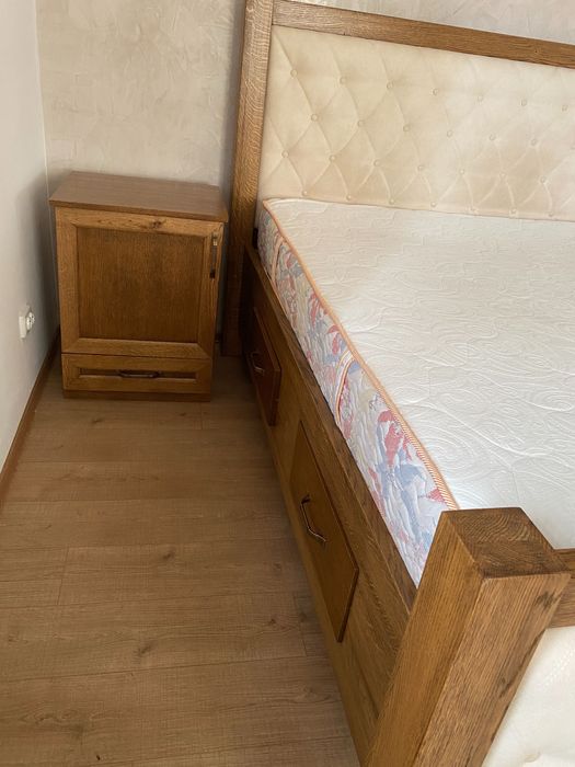 Продам Дубову Спальню