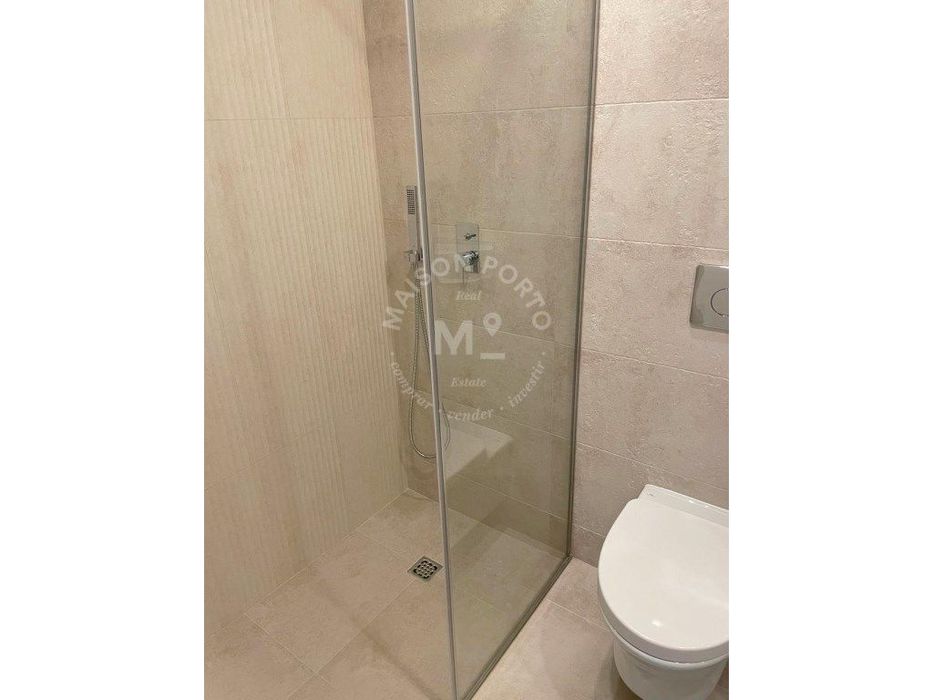 Apartamento T3 com Suite, Varanda com churrasqueira e Box de Garage...